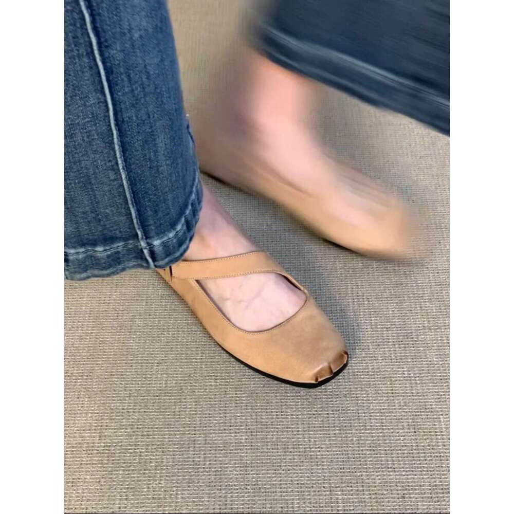 Genuine Leather French Style Small Fragrance Pig Nose Square Toe Flat Ballet Shoes with One-Strap Mary Jane Flats for Women