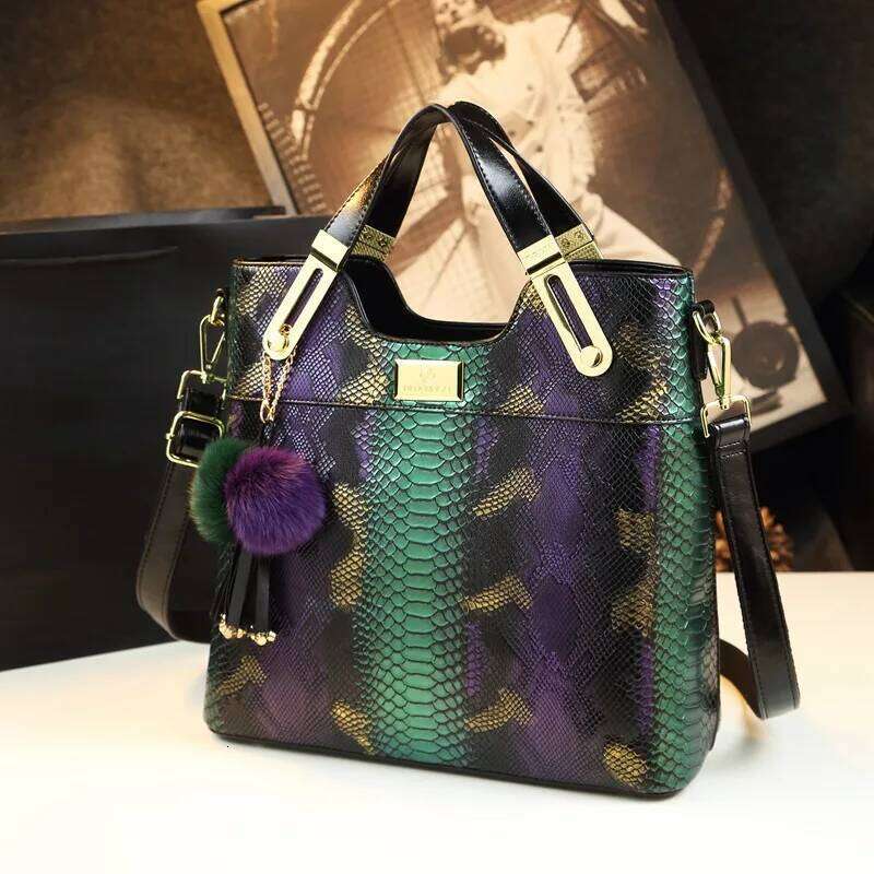 Large capacity commuter female 2023 new style stylish middle-aged lady mother single shoulder crossbody bag