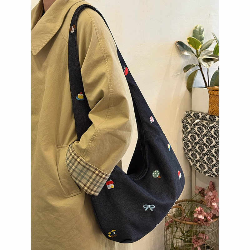 designer bag 2025 New Embroidered Denim Crossbody Casual Versatile Shoulder Bag Women's Large Capacity Office Commuter Tote Bag
