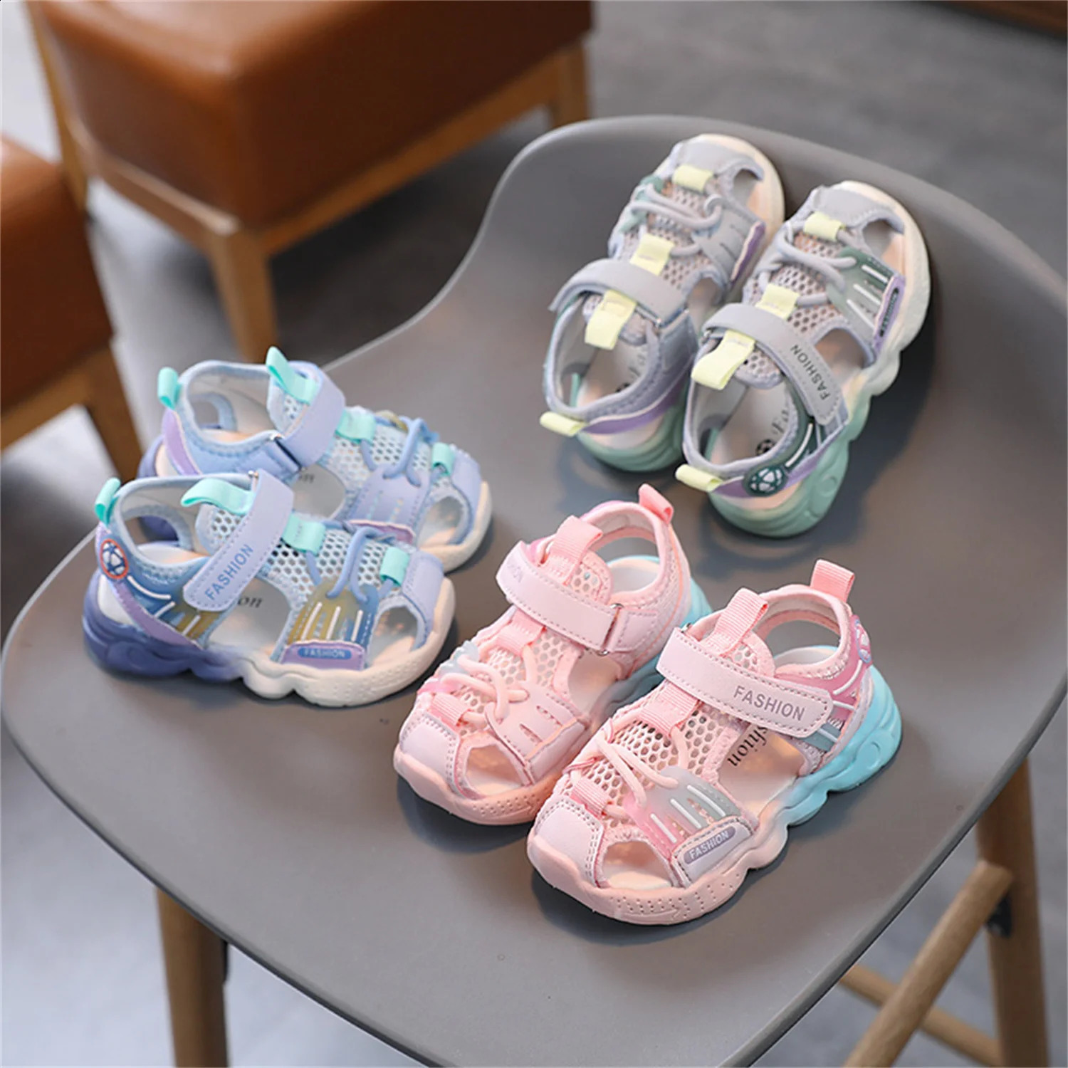 Childrens Sports Sandals Spring/Summer Hollow Net Bread Head Beach Shoes for Boys and Girls Soft Sole Casual Shoes Tre 250527