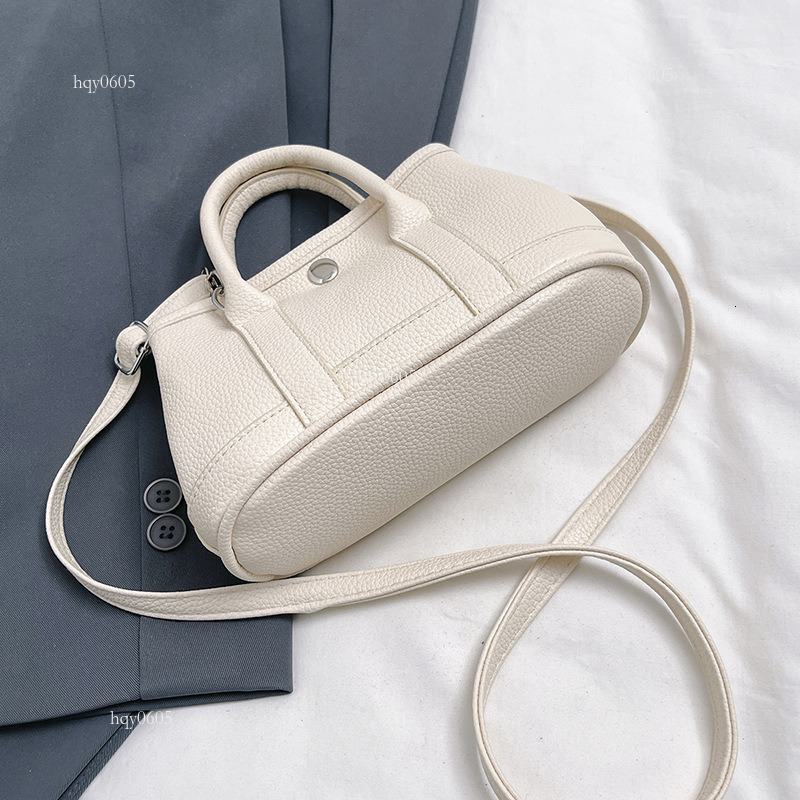 Top quality Brand High Quality New Style Free Delivery Designer Bag Trendy Women's Bags 2025 Luxury Niche High-end Commuter Handbag Shoulder Cros