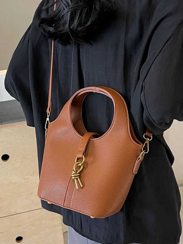 Women New Style Trendy Crossbody Bucket Bag Fashionable High End Office Handbag Personalized Metal Decoration One Shoulder Bag XJ2520528