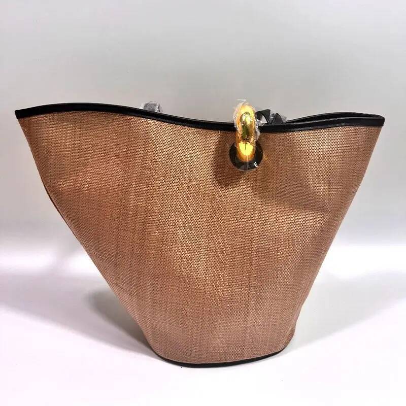 New Retro Women's Tote For Spring Summer 2025, Niche Design Casual And Multi-Purpose Commuter Lock Basket Braided Bag
