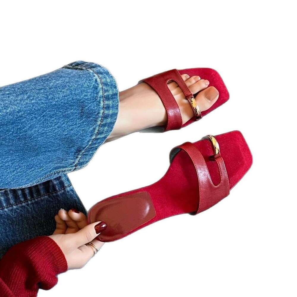 Cowhide Version ~ Korean Metal Buckle Split Toe Slip-On Flat Sandals for Women Outdoor Wear 2025 Summer New Style Cool Slippers