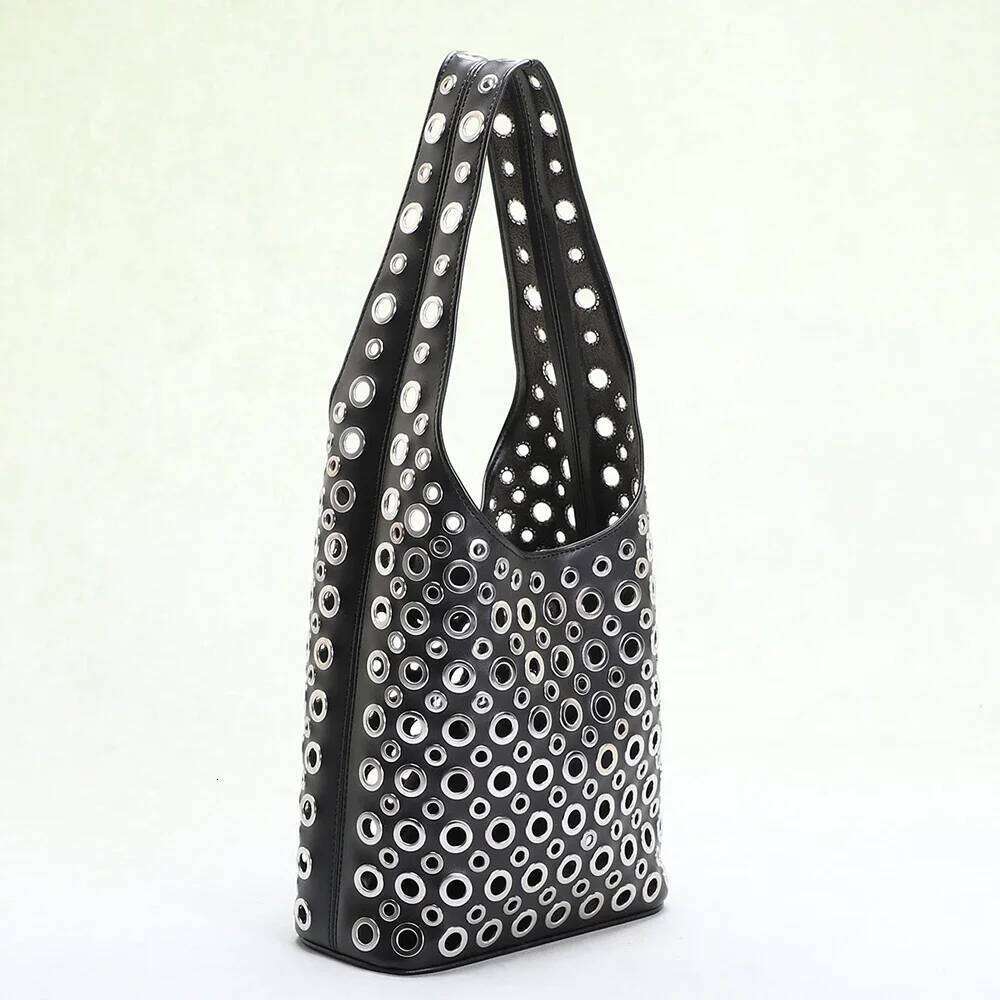 Women's Bags Designer Punk Rivet Bucket Bags For Europe And America Hollow Women Shoulder Bag Vintage Metal Ring Designer Handbags Black Purse