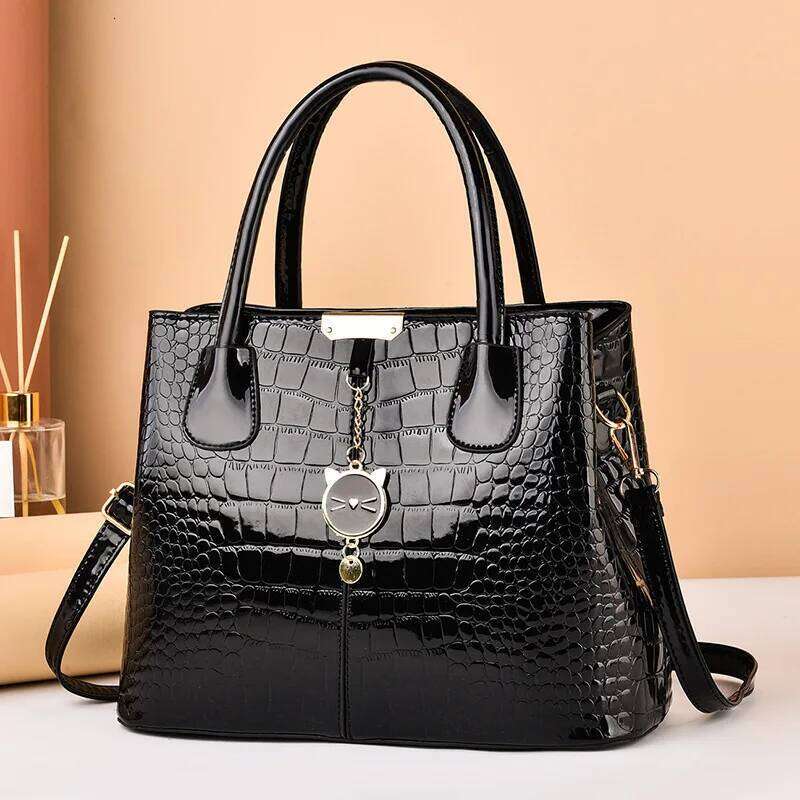 Brand Designer Women'S Handbag New Shiny Leather Shoulder Large Capacity Crossbody Classic Commuting Tote Bag
