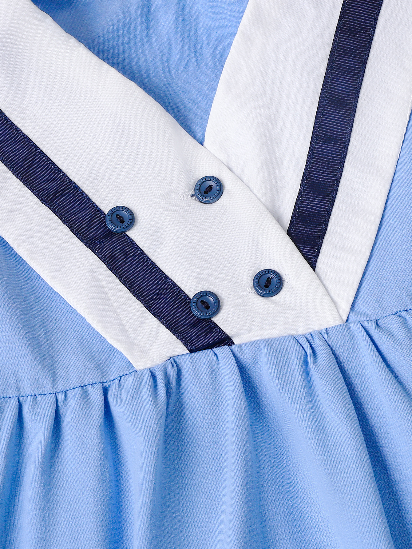 New summer style girl's sleeveless dress: stylish and trendy pleated skirt.