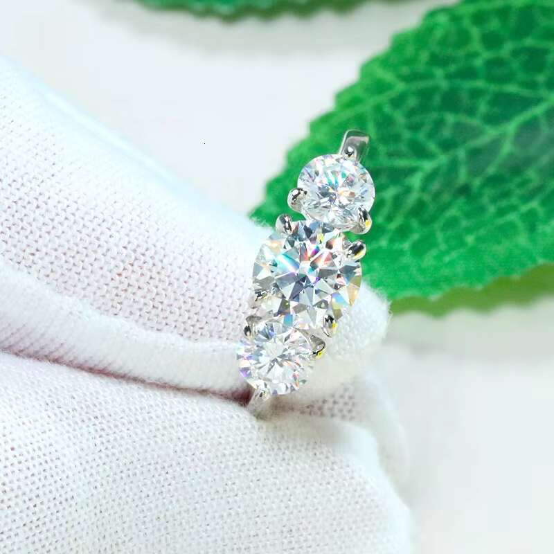 Hotsale 3 Stones Women Ring 925 Sterling Silver White Color Round Brilliant Cut VVS Trilogy 1.2ct Moissanite Ring for Gifts