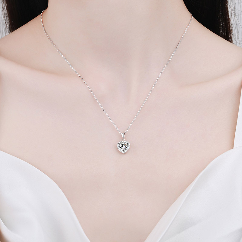 925 Sterling Silver Moissanite Cluster Heart Pendant Necklace PT950 Gold Plated Dainty Clavicle Chain Elegant Jewelry Wholesale Supply