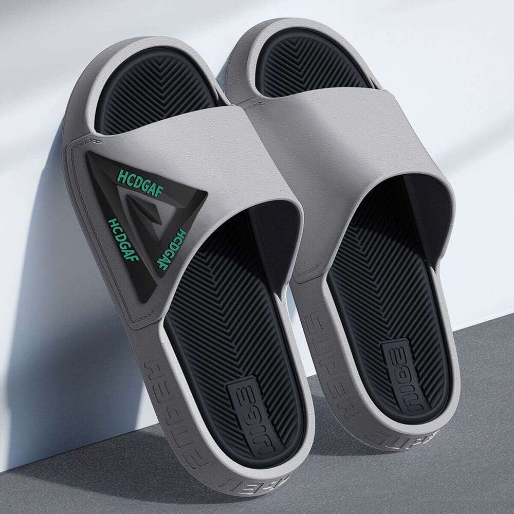 2025 New Men's Slippers Summer Luxury Outerwear Indoor Home Thick Bottom Student Dormitory Beach Sandals Male Designer Sandals