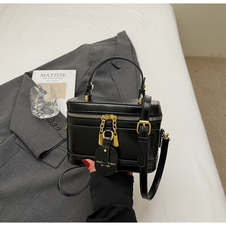 Cross border retro trendy handbag new fashionable casual shoulder bag fashion niche designer cross fashion border fashion crossbody bag