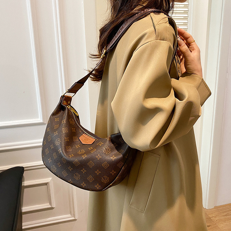 Color-Block Dumpling Bag for Women 2025 New Fashion Large Capacity Crescent Bag Casual Shoulder Crossbody Bag