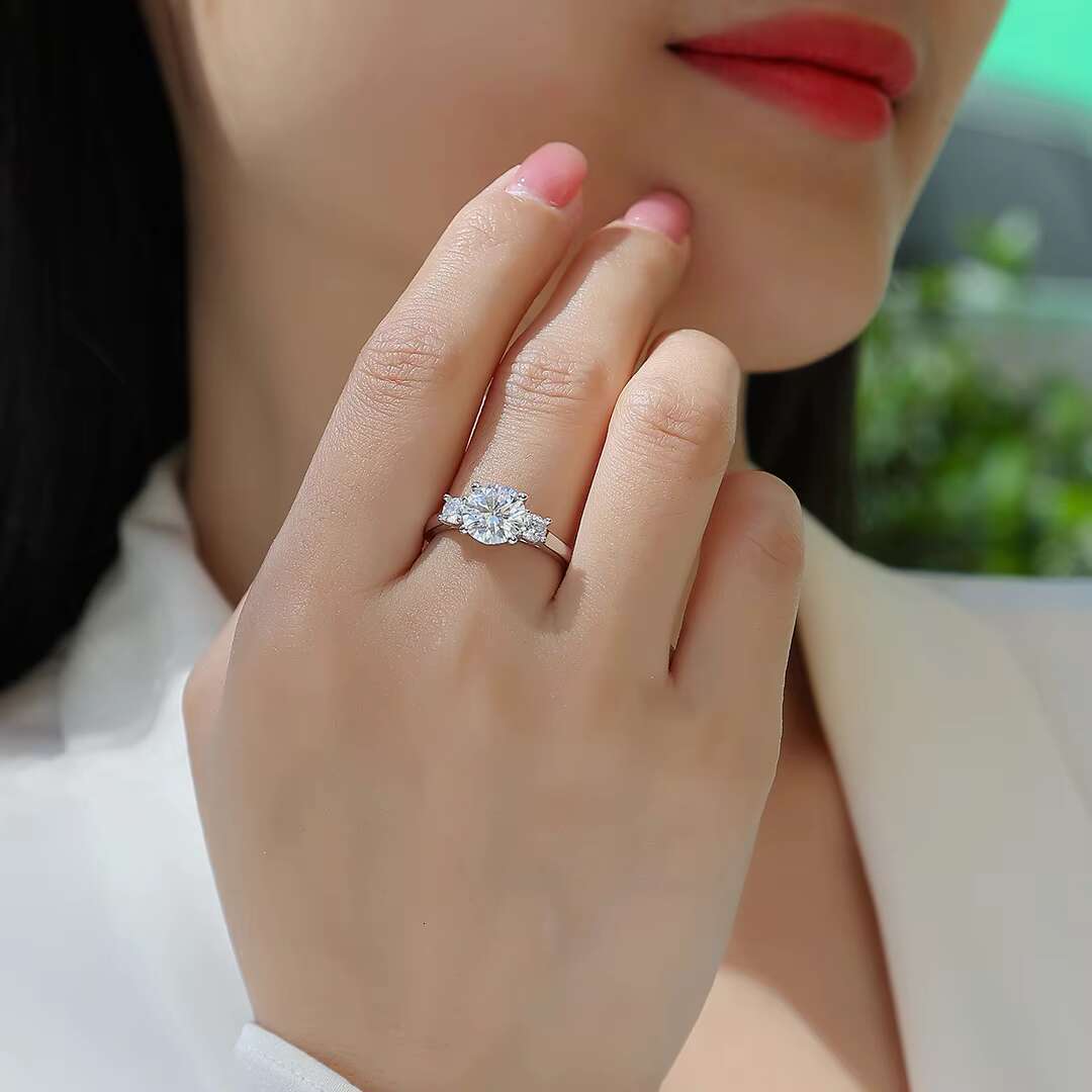 925 Moissanite 2CT Three Stone Ring Jewelry Wholesale