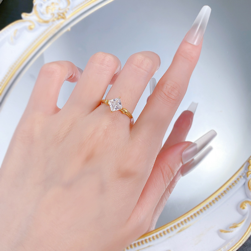 Ins Top Sell Wedding Rings Designer Solitaire Princess White Moissanite Diamond Luxury Jewelry Genuine 100% 925 Sterling Silver 18K Gold Lady Bridal R