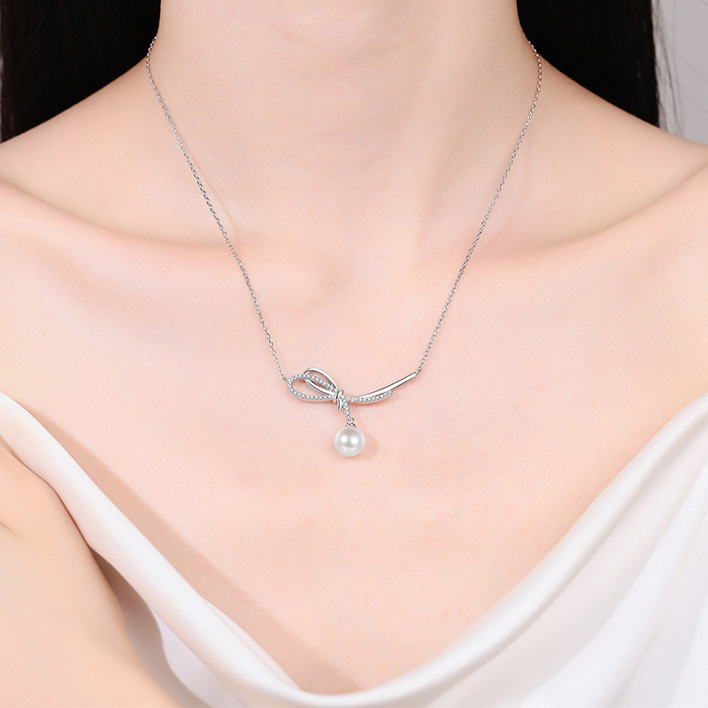 Sophisticated Women's Clavicle Jewelry: Premium S925 Gold-Tone Necklace Adorned With Sparkling Moisantie Gems