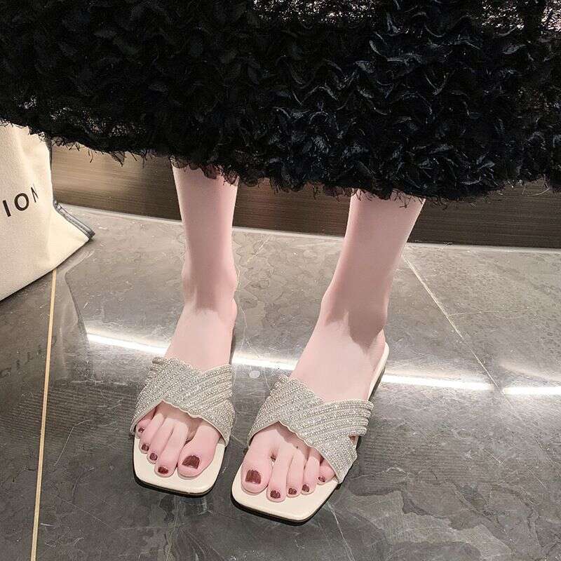 Flat Bottomed Sandals For Women's Summer Outdoor Wear 2025 New Style Indoor And Outdoor Flat Bottomed Cross Beach Straight Line Sandals Designer 