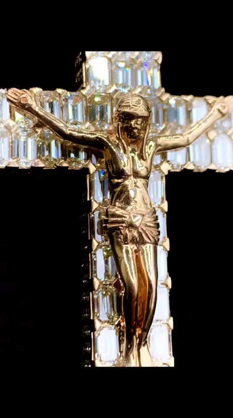 Jesus Cross Pendant for Unisex Fashion Jewelry Real 18k Yellow Gold Plated Customized Hip Hop Moissanite Diamond Pendant