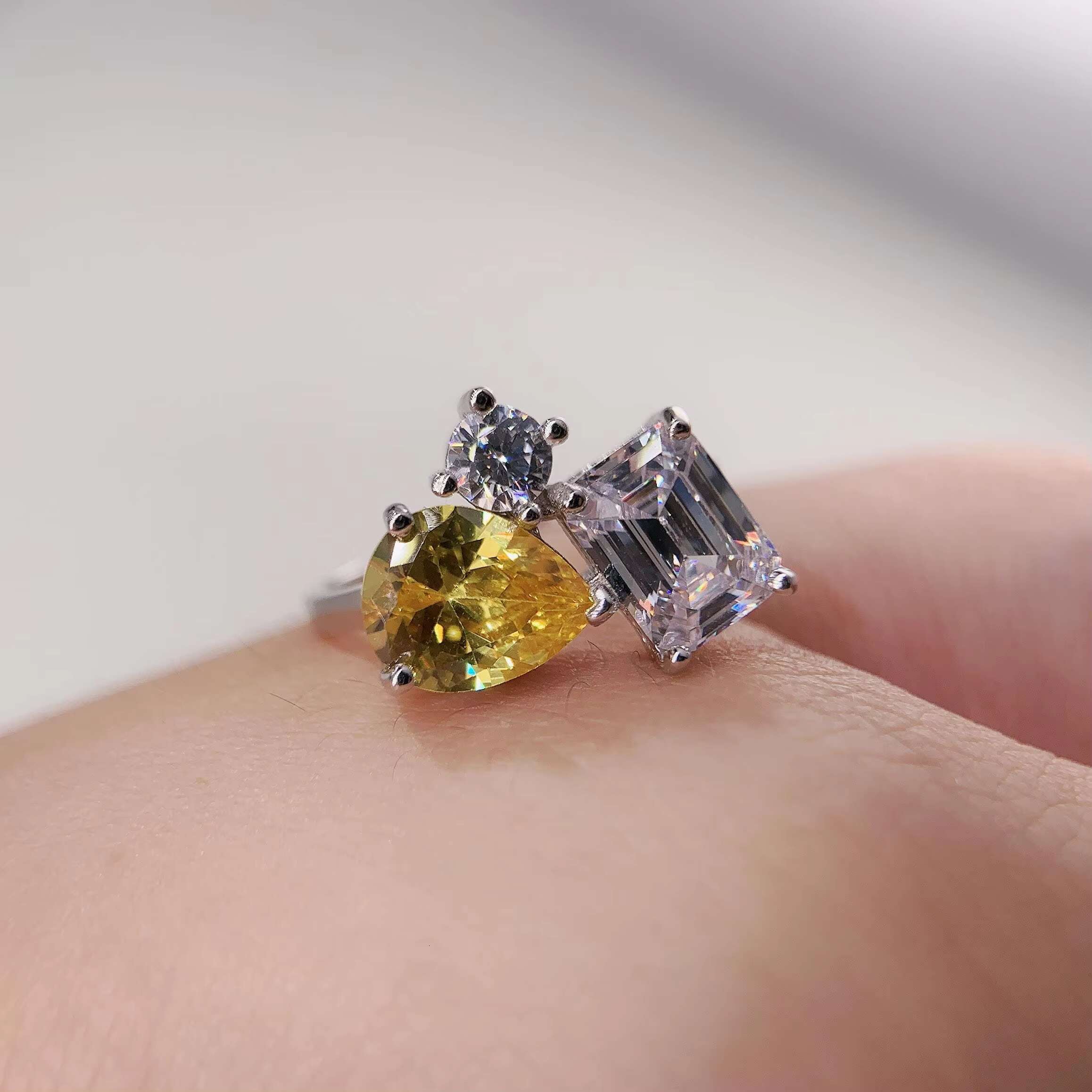 Three Stone Toi Et Moi Ring Moissanite Jewelry Engagement Wedding 925 Sterling Silver Ring Fashionable Lab Grown Diamond Ring
