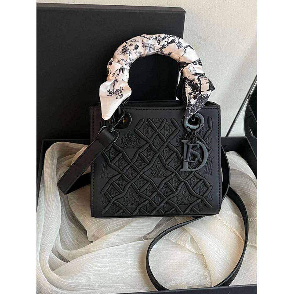 Small And Niche High-End Daifei Handbag For Women 2024 Fashionable New Dia Grid Handbag, Single Shoulder Crossbody Bag, Chri