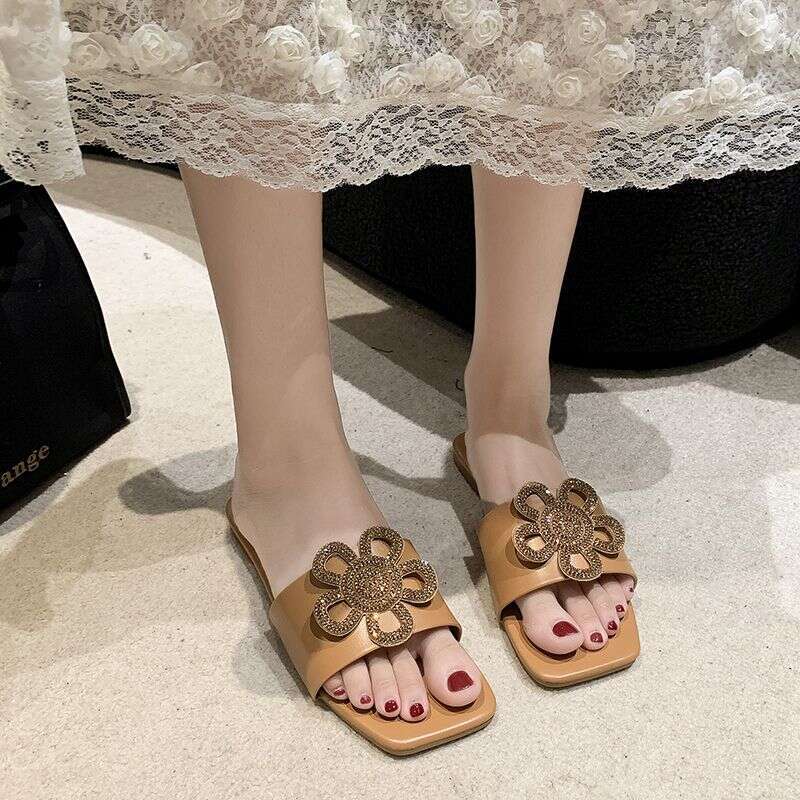 Large Size Slippers For Women In Spring 2025, With Rhinestone Flat Sandals And Fashionable Outerwear. Free Shipping Designer Sandals Wholesale