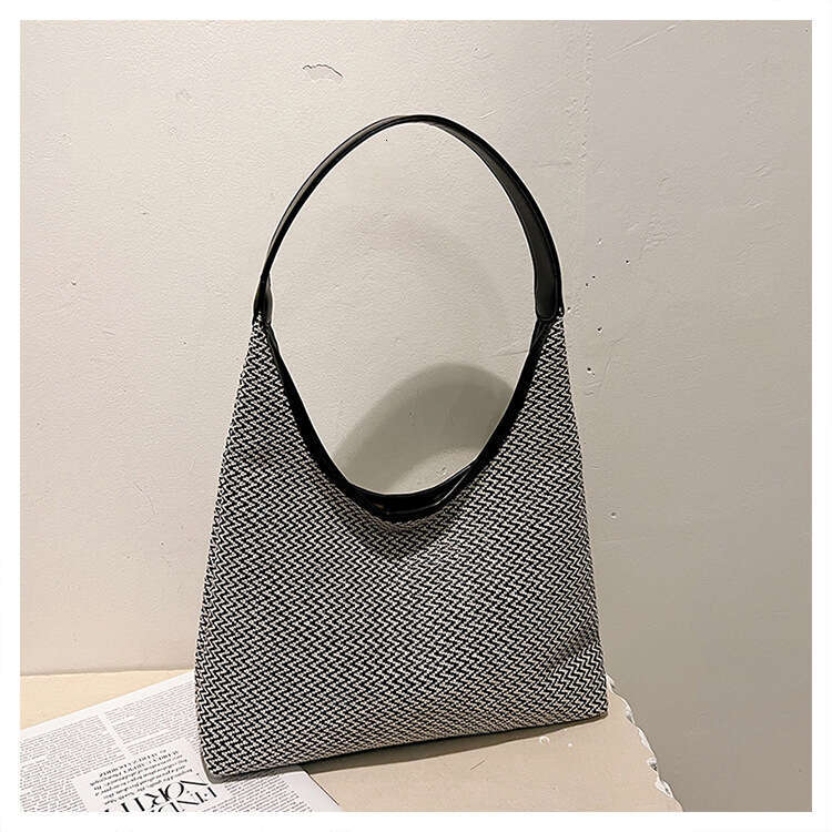 2025 New Summer Bag Bucket Large Capacity Handbag Underarm Shoulder Bag Vacation Beach Rainbow striped knitted bag