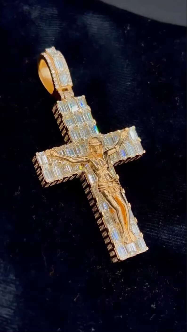 Jesus Cross Pendant for Unisex Fashion Jewelry Real 18k Yellow Gold Plated Customized Hip Hop Moissanite Diamond Pendant