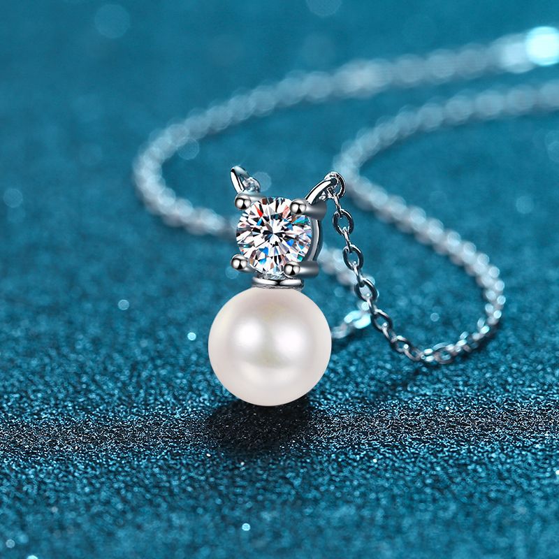 Chic Unisex 925 Fine Silver Necklaces Embellished With Exceptional Fresh Water Pearls And Glittering Man Made Diamond Look