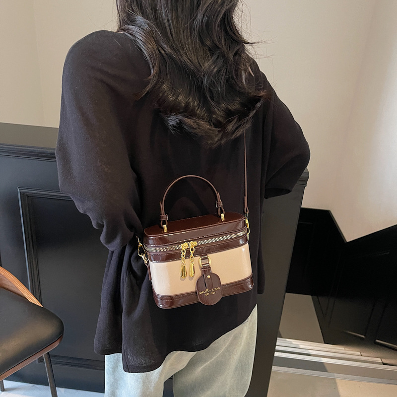 Cross border retro trendy handbag new fashionable casual shoulder bag fashion niche designer cross fashion border fashion crossbody bag
