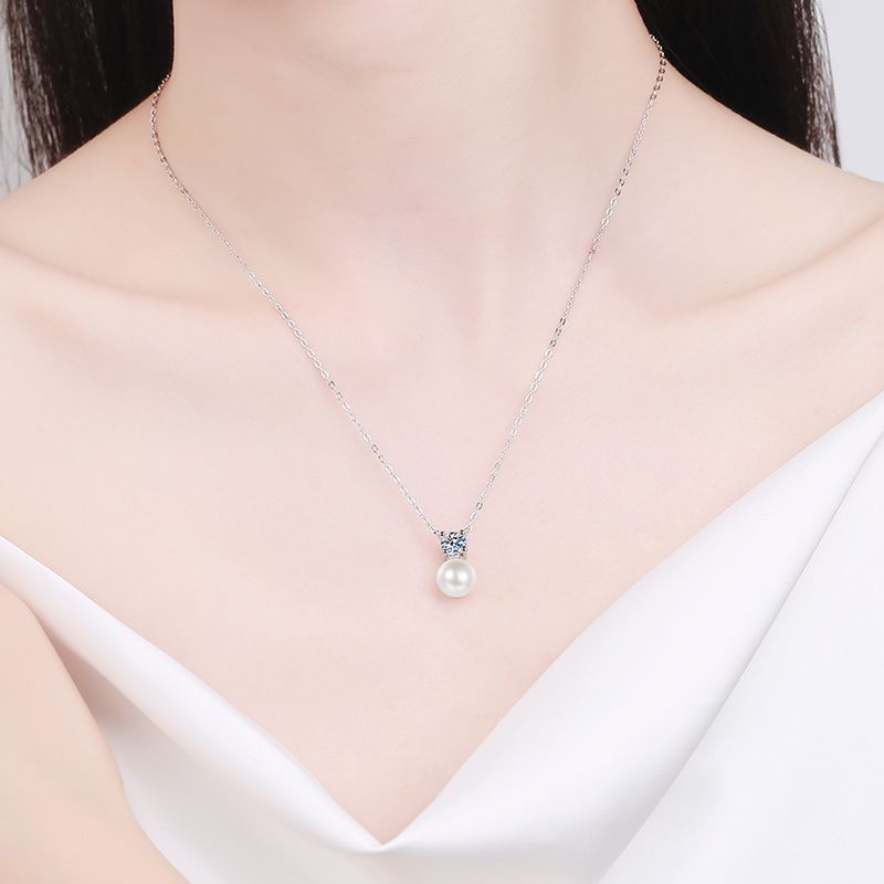 Chic Unisex 925 Fine Silver Necklaces Embellished With Exceptional Fresh Water Pearls And Glittering Man Made Diamond Look