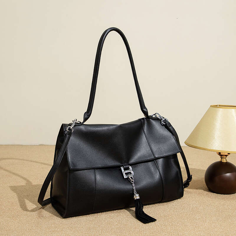 2025 New Single Shoulder Women's Cowboy Handbag Fashion Simple Commuter High end Large Capacity Women's Bag