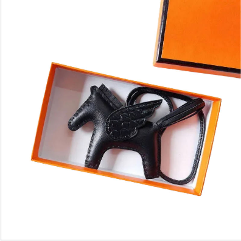 Designer Keychains Horse Keychain Lanyards Charm Paddock Popula Real Leather designer bag charm Pendant Wing Flying Ornament key chain