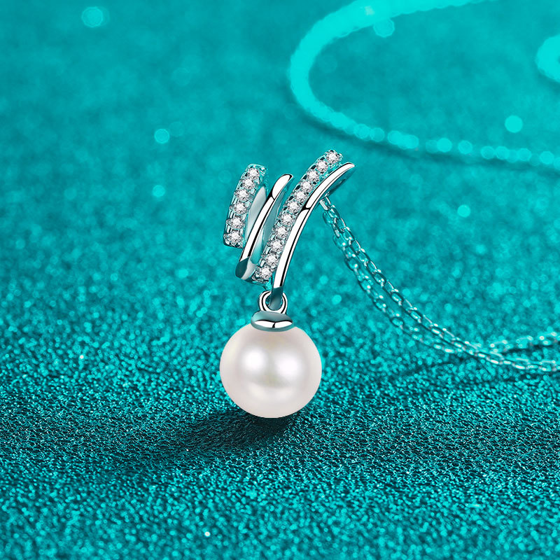 Women's High End Accessory Sophisticated Moissanite and Pearl Inlayed Circlet Neckpiece