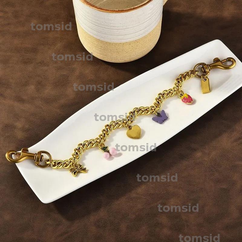 Elegant Womens Initial Keychain Stylish Letter Charm Long Chain Bag cessory Versatile Car Key Buckle Jewelry Keyring L250928KOFV