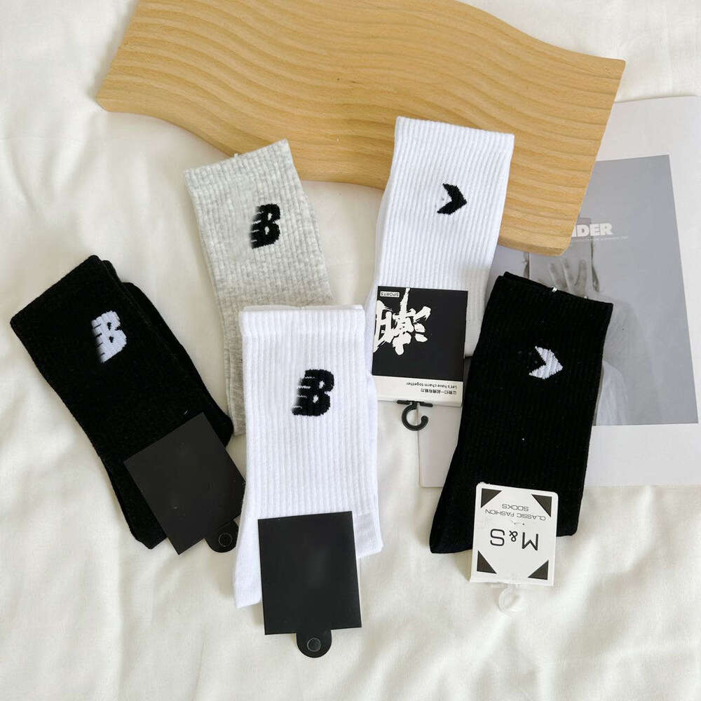 Autumn Winter Fwe'f'weG Trendy Brand Men Women Couple Pure Cotton High Tube Sweat-Absorbent Breathable NB Letter Sports Socks