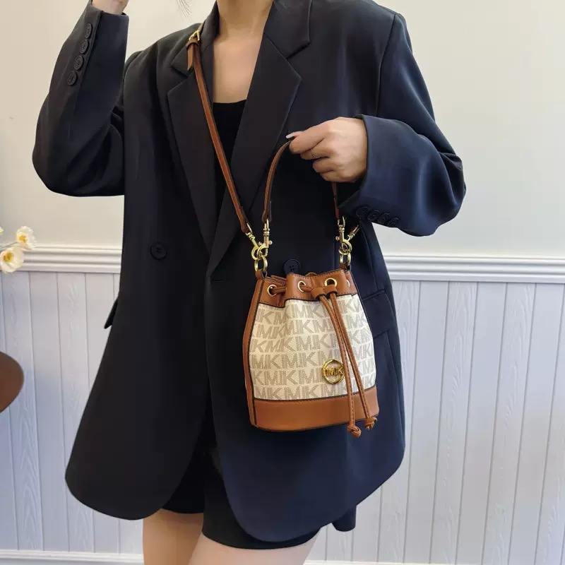 2025 New style bucket for women stylish fashionable large capacity high hot handbag versatile shoulder and cross body bag new design