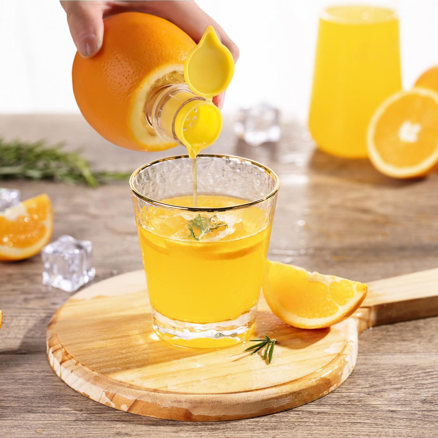 2025 New Mini Screw Top Straw Lemon Bird Squeezer Screw Manual Juice Extractor With Lid, Orange Citrus Press for Cocktails, Drinks