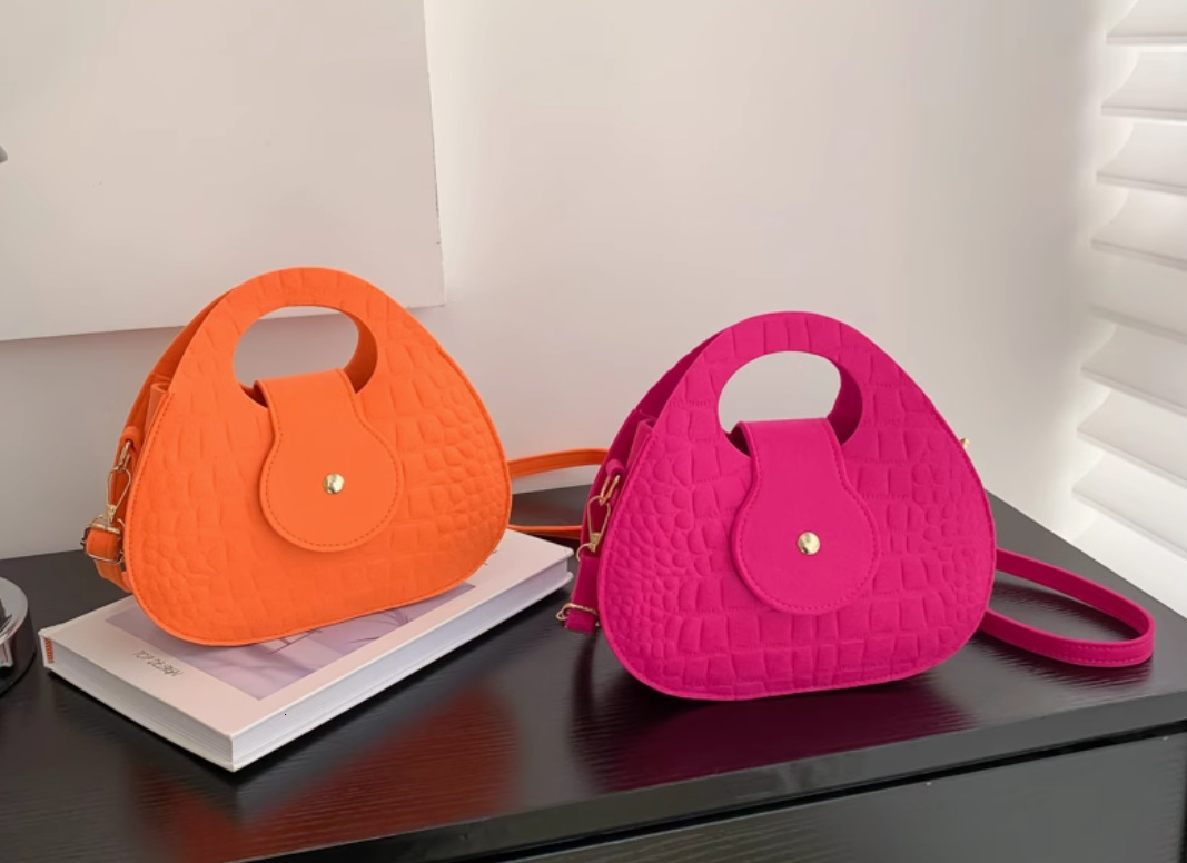 Women s new Korean retro trend embossed crocodile pattern felt handbag women s shoulder crossbody bag trend designer handbag