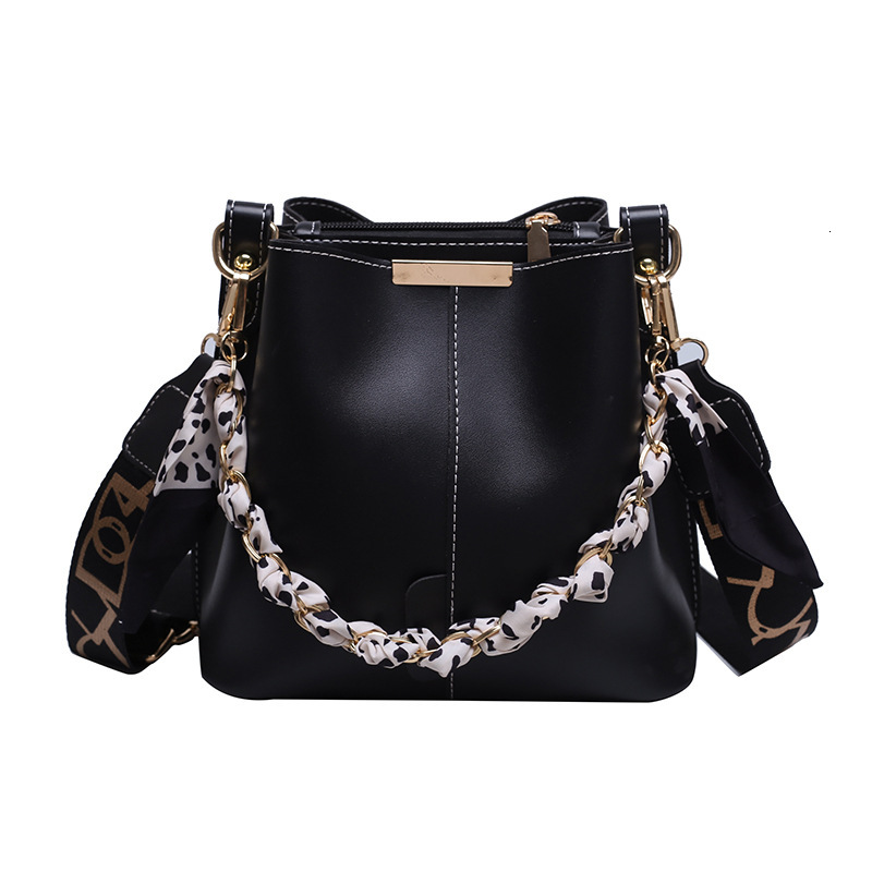 Single shoulder women s bucket bag large capacity fashion spring new fashion niche commuting crossbody bag designer women fashion s shoulder bag