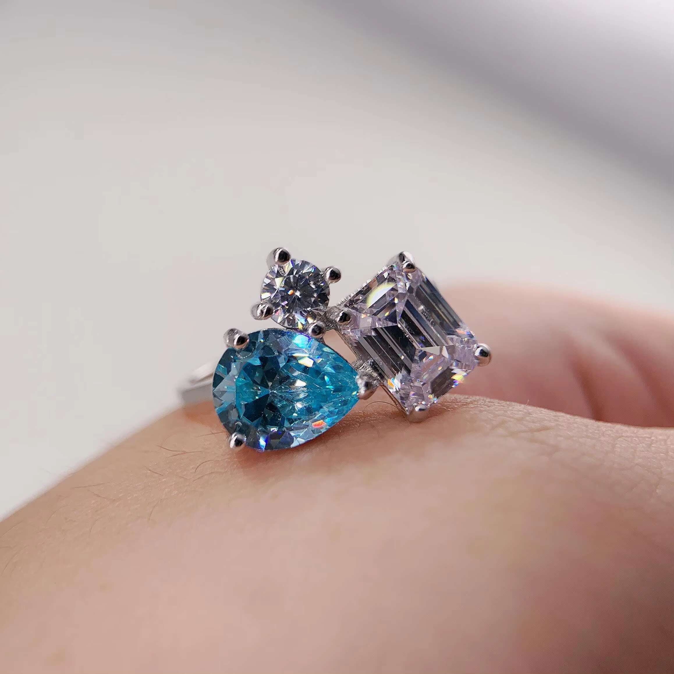 Three Stone Toi Et Moi Ring Moissanite Jewelry Engagement Wedding 925 Sterling Silver Ring Fashionable Lab Grown Diamond Ring