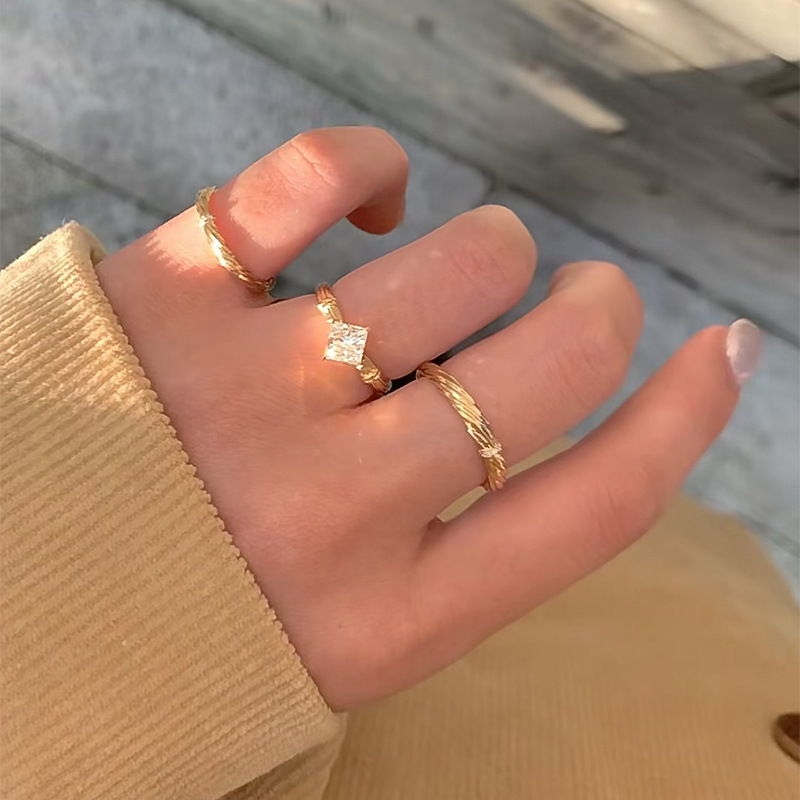 Ins Top Sell Wedding Rings Designer Solitaire Princess White Moissanite Diamond Luxury Jewelry Genuine 100% 925 Sterling Silver 18K Gold Lady Bridal R