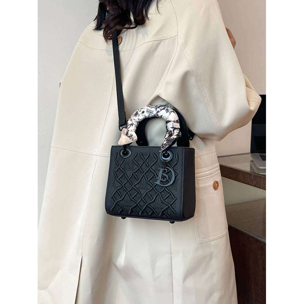 Small And Niche High-End Daifei Handbag For Women 2024 Fashionable New Dia Grid Handbag, Single Shoulder Crossbody Bag, Chri