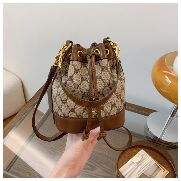 2025 New style bucket for women stylish fashionable large capacity high hot handbag versatile shoulder and cross body bag new design