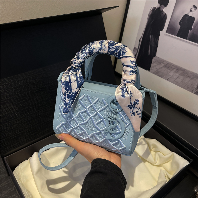 designer bag New with printed diamond grid women's fashionable single shoulder diagonal cross bag, simple and versatile commuting bag