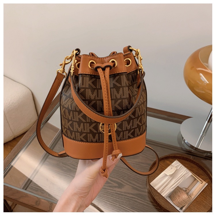 2025 New style bucket for women stylish fashionable large capacity high hot handbag versatile shoulder and cross body bag new design