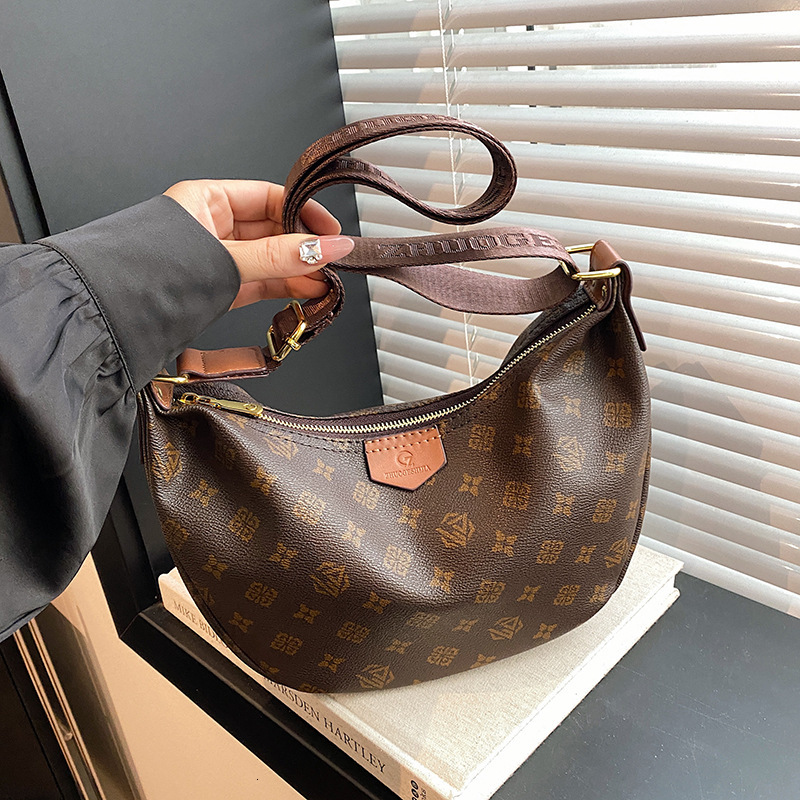 Color-Block Dumpling Bag for Women 2025 New Fashion Large Capacity Crescent Bag Casual Shoulder Crossbody Bag