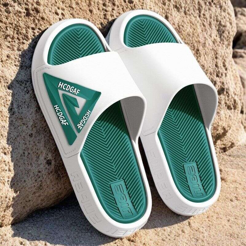 2025 New Men's Slippers Summer Luxury Outerwear Indoor Home Thick Bottom Student Dormitory Beach Sandals Male Designer Sandals