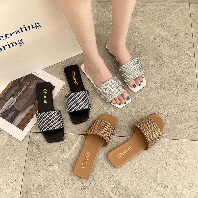 2025 Summer Lingge Beige Foot Set Solid Color Water Diamond Casual Shoes Daily Flat Heel Slippers Designer Sandals Free Shipping