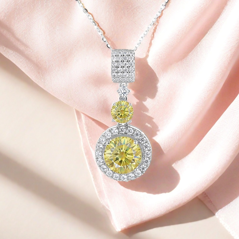 D color VVS1 Moissanite diamond 6CT queen pendant necklace S925 sterling silver elegant fashionable personalized celebrities Lockbone necklace for you