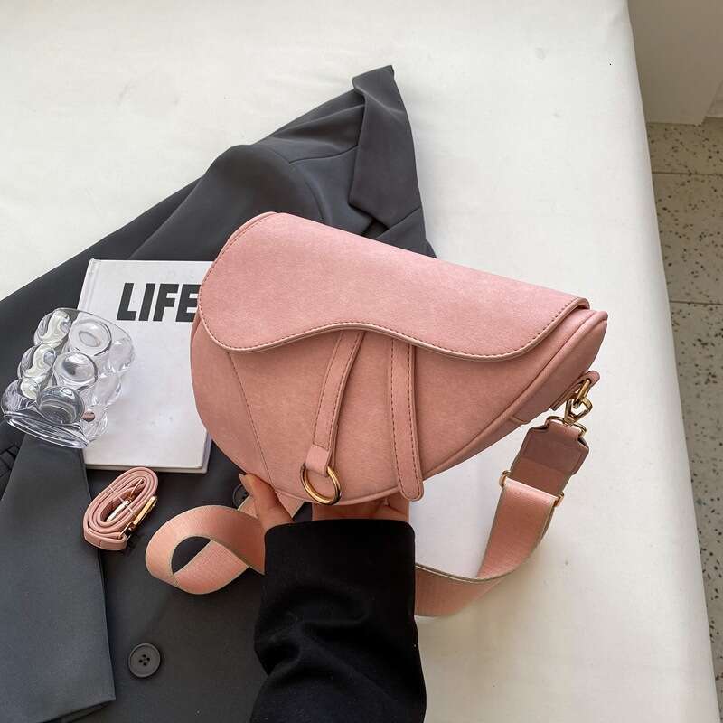 Trendy Small Bags for Women 2023 New Summer Fashionable Versatile Crossbody Shoulder Underarm Saddle Bag