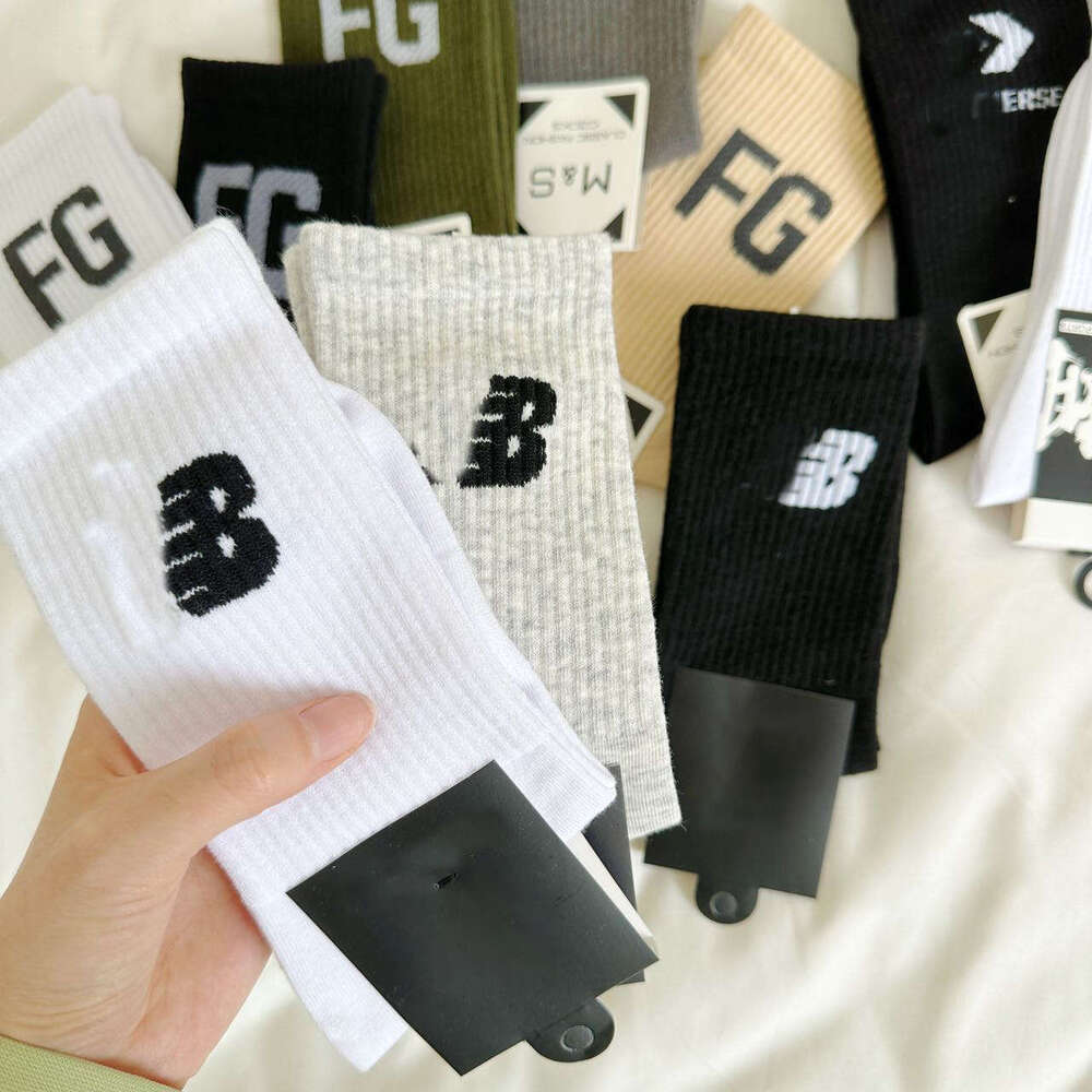 Men's Autumn Winter FG Trendy Brand Men Women Couple Pure Cotton High Tube Sweat-Absorbent Breathable NB Letter Sports Socks